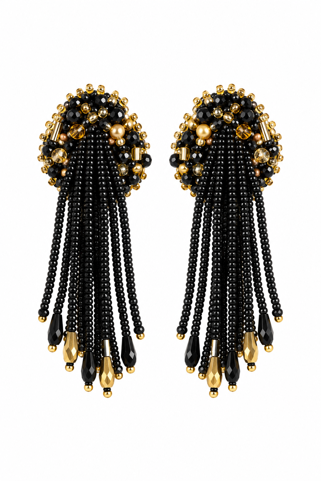  Aretes Lluvia en color negro y dorado, bordados a mano con mostacillas, canutillos y cristales 